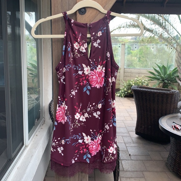 White House black market key hole top - Picture 6 of 9